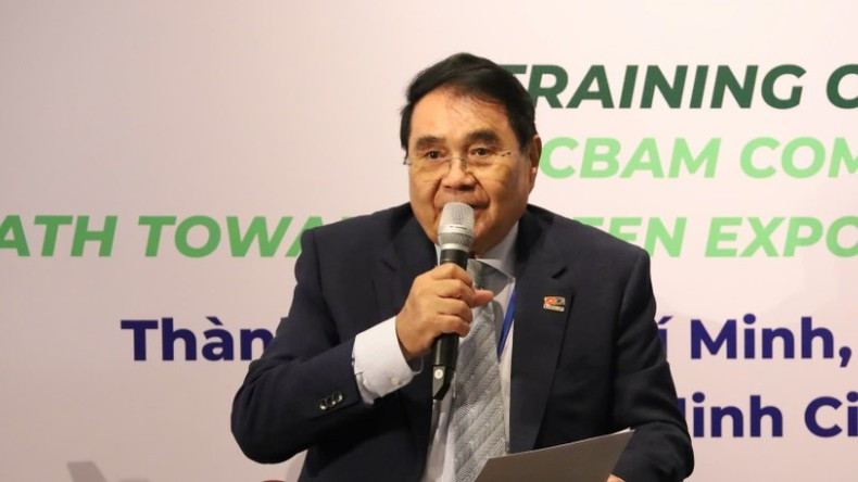 Un experto habla en el evento.