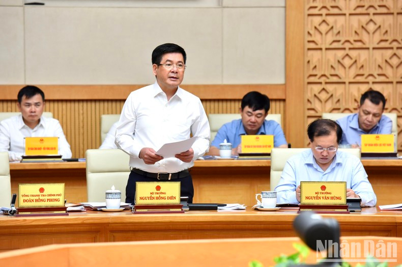 El ministro de Industria y Comercio, Nguyen Hong Dien.