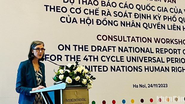 La coordinadora interina de las Naciones Unidas en Vietnam, Ramla Kalidi, valora los esfuerzos de Vietnam para completar las recomendaciones del EPU. (Foto: nhandan.vn) La coordinadora interina de las Naciones Unidas en Vietnam, Ramla Kalidi, valora los esfuerzos de Vietnam para completar las recomendaciones del EPU. (Foto: nhandan.vn)