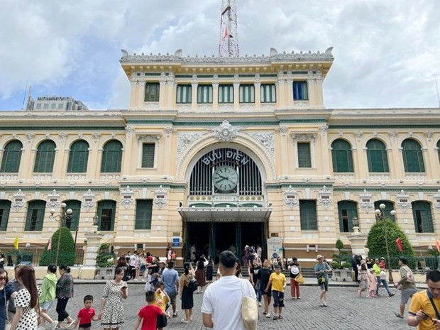 Visitantes a la Oficina Central de Correos de Ciudad Ho Chi Minh (Foto: VNA) Visitantes a la Oficina Central de Correos de Ciudad Ho Chi Minh (Foto: VNA)