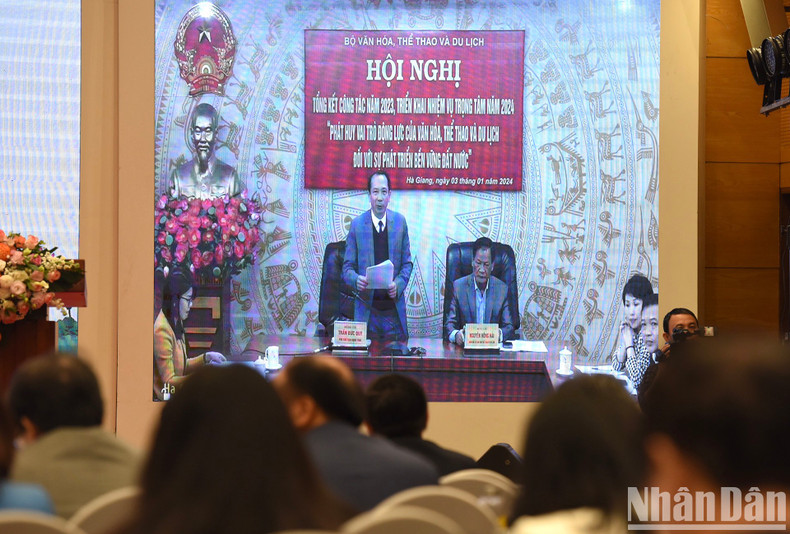 Un representante de la norteña provincia de Ha Giang habla en el acto.