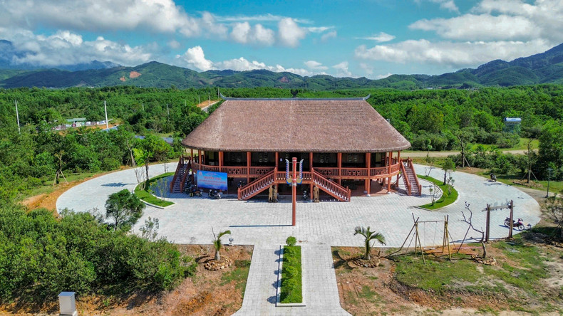 El proyecto está diseñado según los patrones de identidad cultural de las minorías étnicas en el distrito de A Luoi. El proyecto está diseñado según los patrones de identidad cultural de las minorías étnicas en el distrito de A Luoi.
