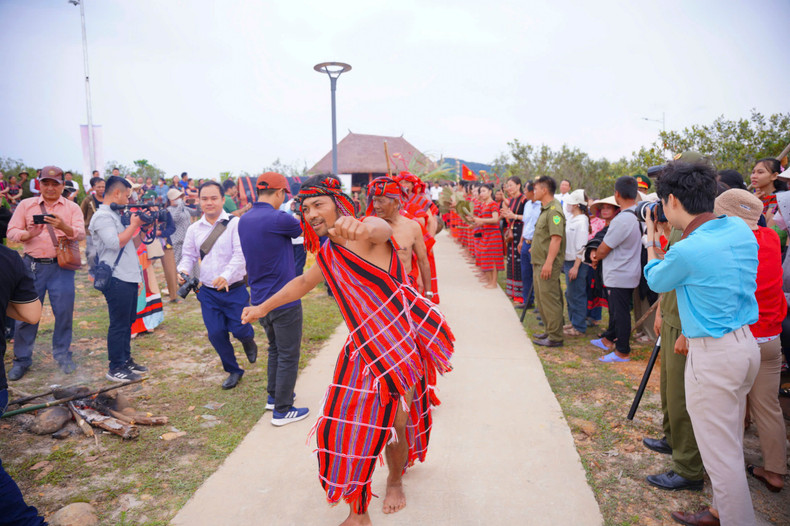 Se espera que sea un destino atractivo para quienes visiten la región occidental de la provincia de Thua Thien Hue. Se espera que sea un destino atractivo para quienes visiten la región occidental de la provincia de Thua Thien Hue.