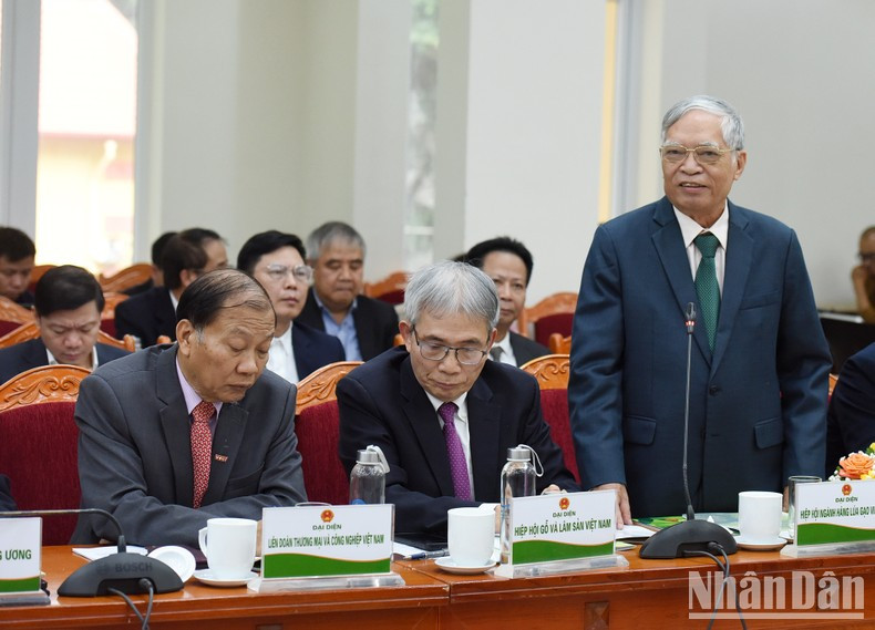 Un representante de la Asociación del sector del arroz de Vietnam interviene en el acto. Un representante de la Asociación del sector del arroz de Vietnam interviene en el acto.