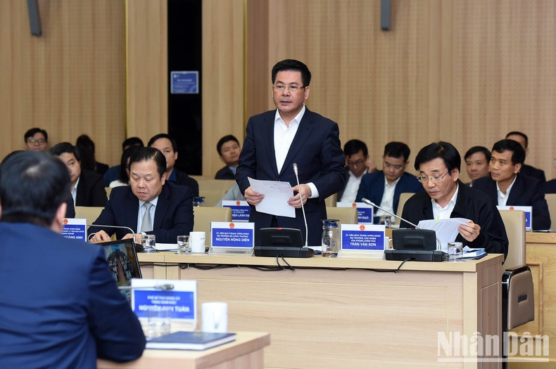 El ministro de Industria y Comercio, Nguyen Hong Dien.