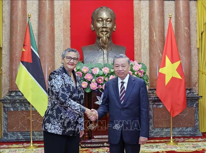 El presidente To Lam recibe a Ilundi Dos Santos, recién designada embajadora de Mozambique en Vietnam. (Foto:VNA) El presidente To Lam recibe a Ilundi Dos Santos, recién designada embajadora de Mozambique en Vietnam. (Foto:VNA)