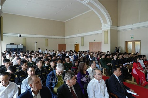 Muchos amigos rusos asistieron a la ceremonia efectuada en . (Foto: VNA) Muchos amigos rusos asistieron a la ceremonia efectuada en . (Foto: VNA)