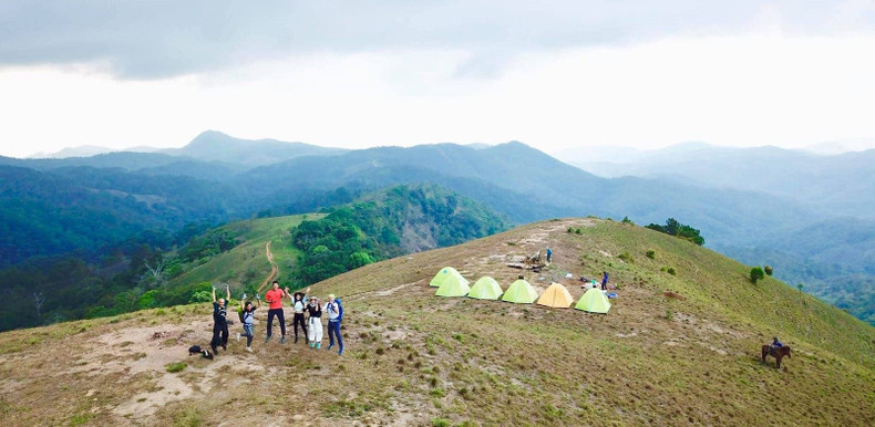 "Los mochileros suelen llevar comida suficiente para dos o tres días, tres litros de agua por si se seca la fuente, una estufa de gas para la época de lluvias y una tienda de campaña impermeable". Lo más importante es afrontar este camino con la cabeza despejada y el cuerpo sano, afirma Phuong Tran, uno de los exploradores de Ta Nang-Phan Dung.