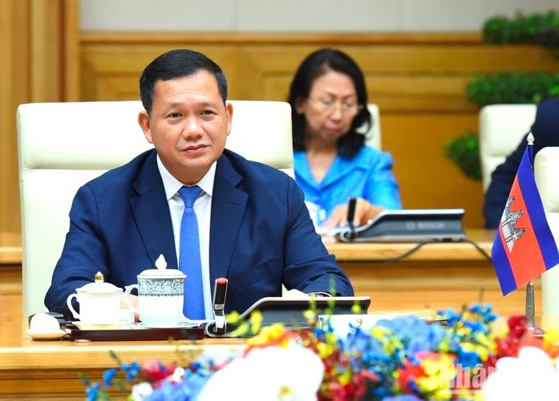 El jefe de Gobierno camboyano interviene en el acto. El jefe de Gobierno camboyano interviene en el acto.