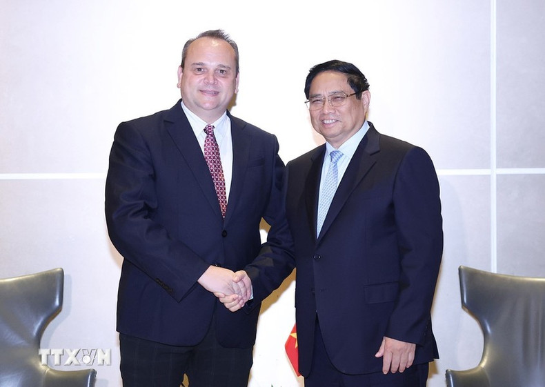 El premier de Vietnam, Pham Minh Chinh recibe a Roger Zen, presidente del Grupo Oceanside One Trading.