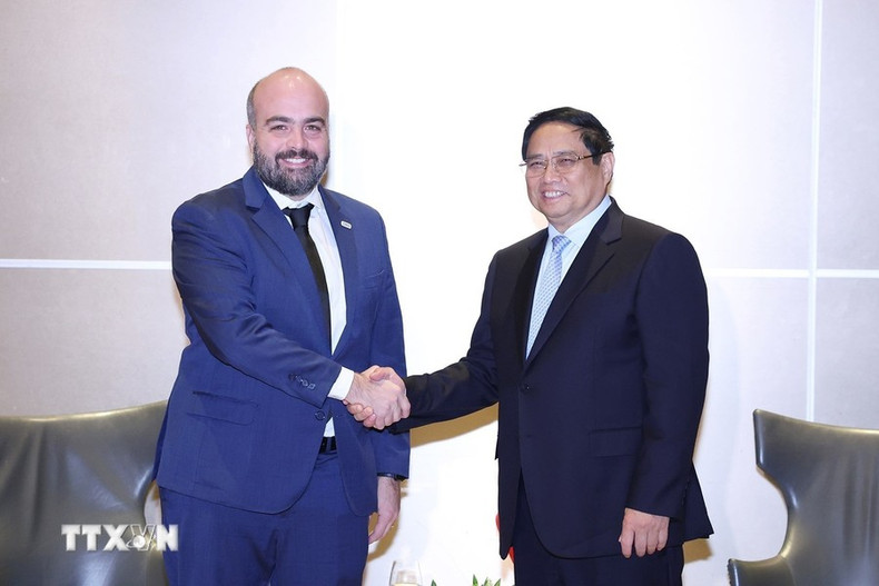 El primer ministro de Vietnam, Pham Minh Chinh, recibe a Márcio Rodrigues, director financiero del Grupo JBS.