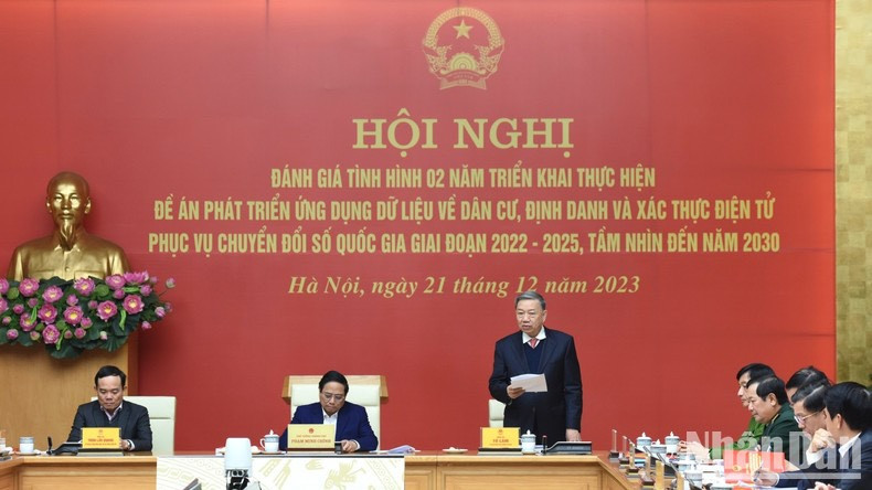 El ministro de Seguridad Pública, To Lam.