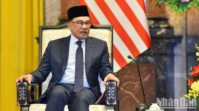 Anwar Ibrahim interviene en la cita. Anwar Ibrahim interviene en la cita.