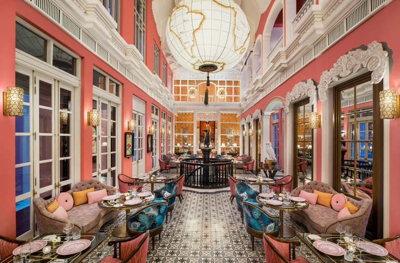 En el restaurante Pink Pearl del complejo JW Marriott Phu Quoc Emerald Bay. En el restaurante Pink Pearl del complejo JW Marriott Phu Quoc Emerald Bay.