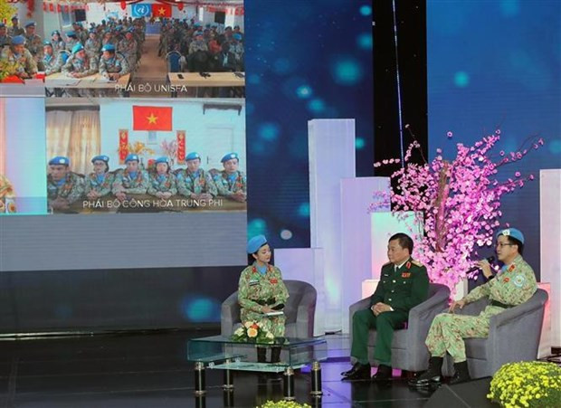 El coronel general Hoang Xuan Chien, viceministro de Defensa de Vietnam (medio) durante el evento (Foto:VNA) El coronel general Hoang Xuan Chien, viceministro de Defensa de Vietnam (medio) durante el evento (Foto:VNA)