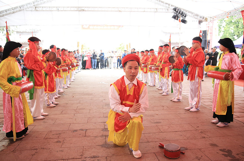 La buena selección de los jóvenes participantes incluye criterios como los de ser miembro de una familia cultural y tener buenos resultados académicos, subrayó.