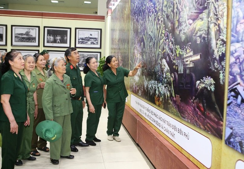 Visitantes en la muestra Visitantes en la muestra