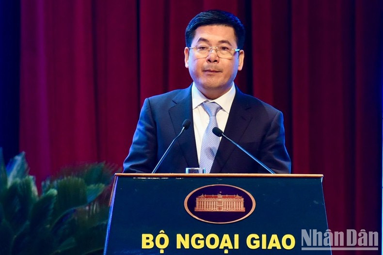 El ministro de Industria y Comercio, Nguyen Hong Dien. El ministro de Industria y Comercio, Nguyen Hong Dien.