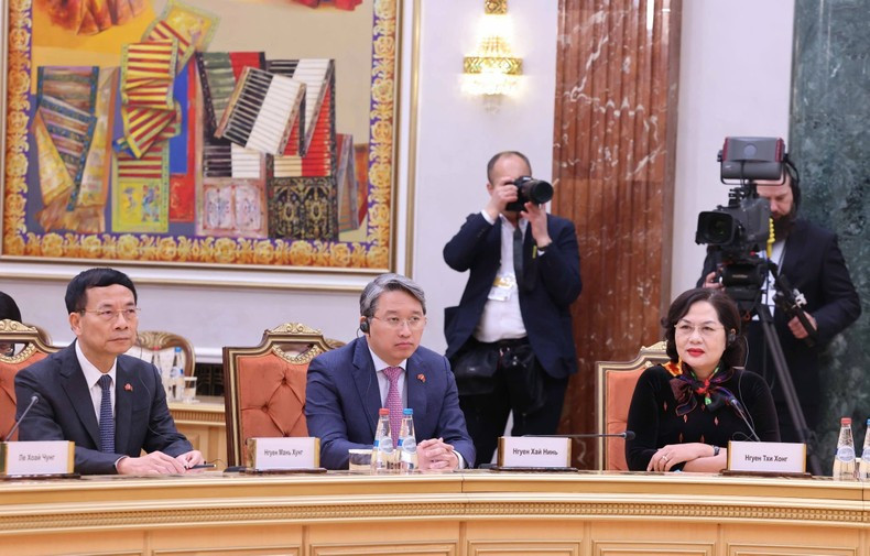 Miembros de la delegación vietnamita en las conversaciones entre el secretario general del Partido Comunista de Vietnam, To Lam y el presidente bielorruso, Aleksandr Lukashenko. (Foto: VNA) Miembros de la delegación vietnamita en las conversaciones entre el secretario general del Partido Comunista de Vietnam, To Lam y el presidente bielorruso, Aleksandr Lukashenko. (Foto: VNA)