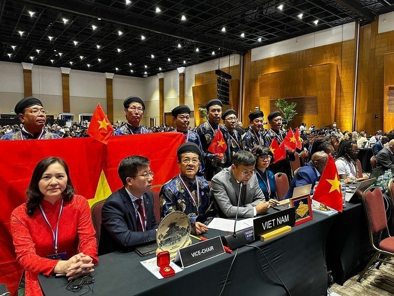 La delegación vietnamita asistió a la XIX Sesión del Comité Intergubernamental para la Salvaguardia del Patrimonio Cultural Inmaterial, celebrada en Asunción, capital de Paraguay. La delegación vietnamita asistió a la XIX Sesión del Comité Intergubernamental para la Salvaguardia del Patrimonio Cultural Inmaterial, celebrada en Asunción, capital de Paraguay.
