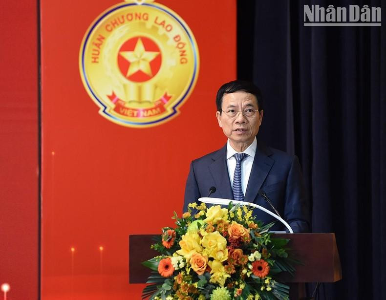 El ministro de Información y Comunicación, Nguyen Manh Hung, pronuncia un discurso. El ministro de Información y Comunicación, Nguyen Manh Hung, pronuncia un discurso.