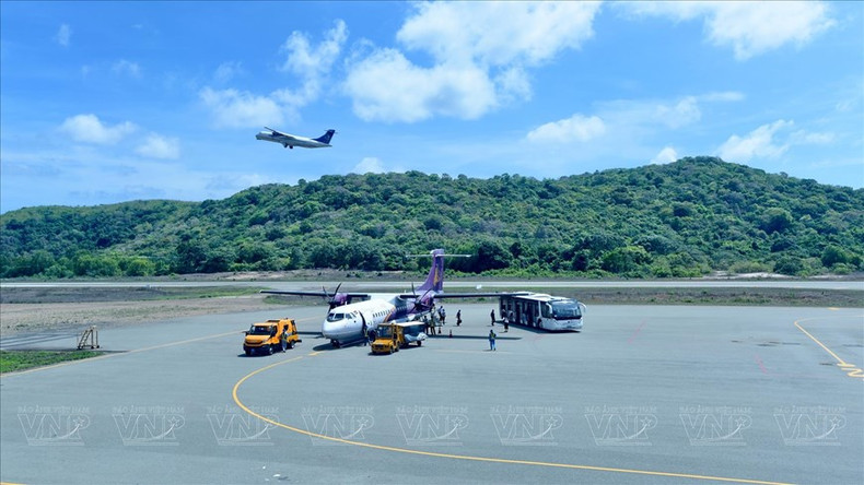 La pista del aeropuerto de Con Dao es una de las más interesantes del mundo y ambos extremos dan al mar.