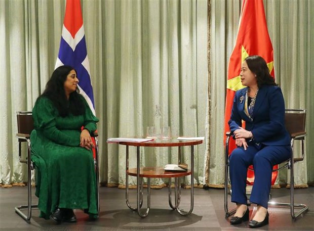 La vicepresidenta de Vietnam, Vo Thi Anh Xuan, se reúne con la ministra de Cultura e Igualdad de Noruega, Lubna Jaffery (Foto: VNA) La vicepresidenta de Vietnam, Vo Thi Anh Xuan, se reúne con la ministra de Cultura e Igualdad de Noruega, Lubna Jaffery (Foto: VNA)
