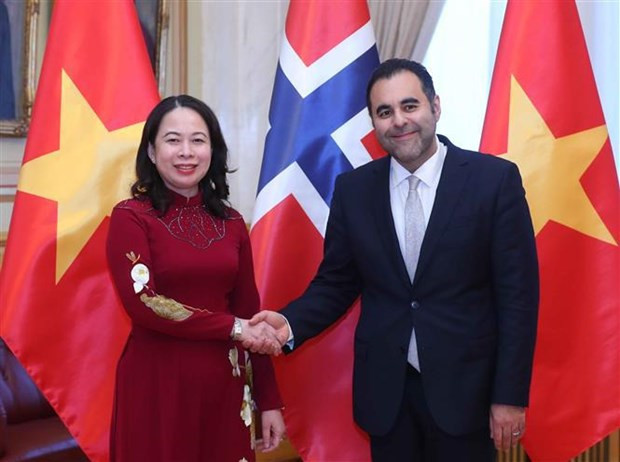 La vicepresidenta de Vietnam, Vo Thi Anh Xuan y presidente parlamentario Masud Gharahkhani. (Foto: VNA) La vicepresidenta de Vietnam, Vo Thi Anh Xuan y presidente parlamentario Masud Gharahkhani. (Foto: VNA)