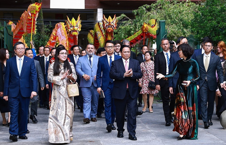 El primer ministro vietnamita, Pham Minh Chinh, y su esposa asisten al &quot;Día de Vietnam en Brasil 2024&quot;.