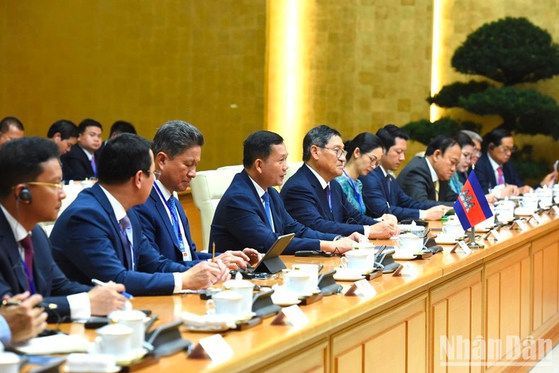 Hun Manet y miembros de la delegación de alto nivel de Camboya. Hun Manet y miembros de la delegación de alto nivel de Camboya.