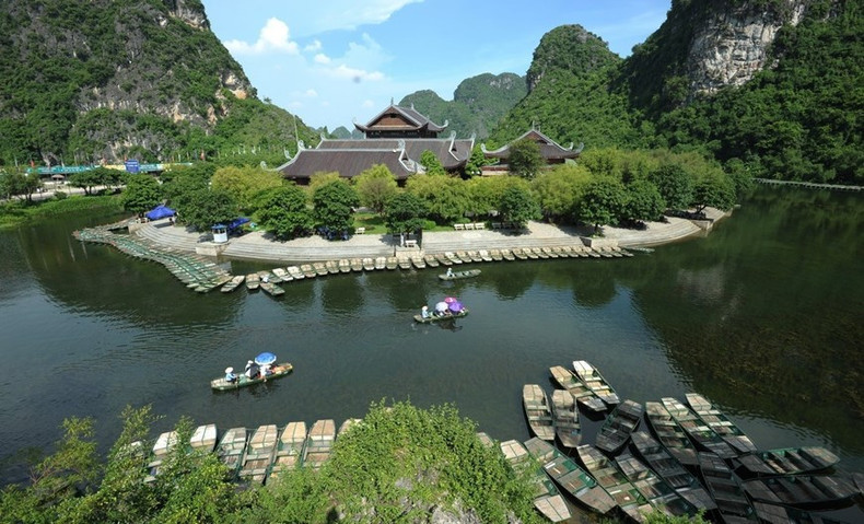 Muelle de barcos en la zona turística de Trang An, de la provincia de Ninh Binh