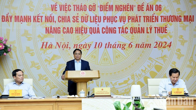 Minh Chin habla en el acto. Minh Chin habla en el acto.