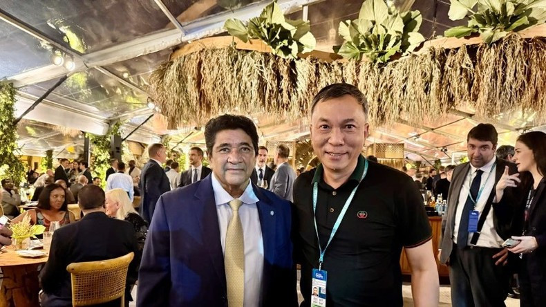 El presidente de la VFF, Tran Quoc Tuan (derecha), y el presidente de la Confederación de Fútbol de Brasil, Ednaldo Rodrigues. El presidente de la VFF, Tran Quoc Tuan (derecha), y el presidente de la Confederación de Fútbol de Brasil, Ednaldo Rodrigues.