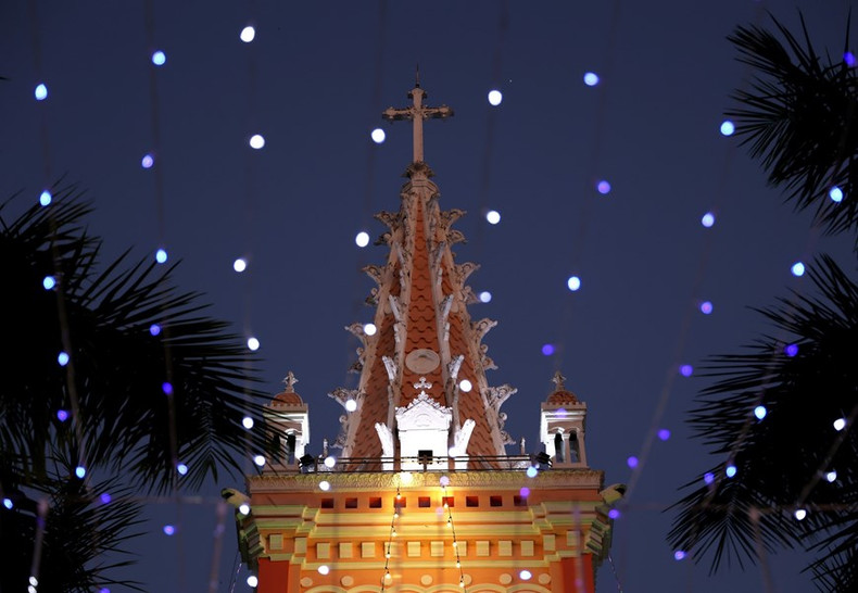 El campanario de la iglesia Cho Quan