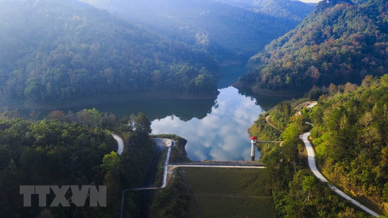 El lago de Ban Viet en la aldea homónima