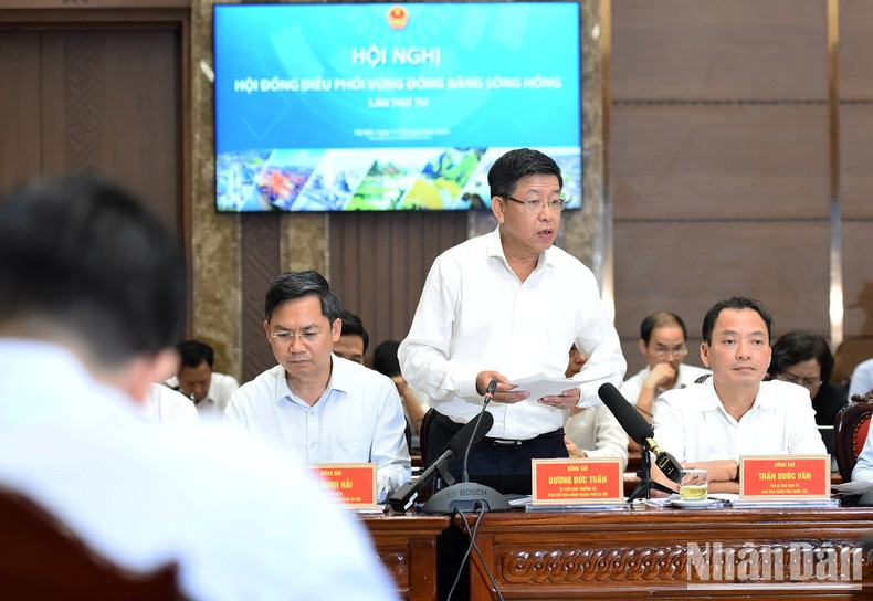 El vicepresidente del Comité Popular de Hanói Duong Duc Tuan.