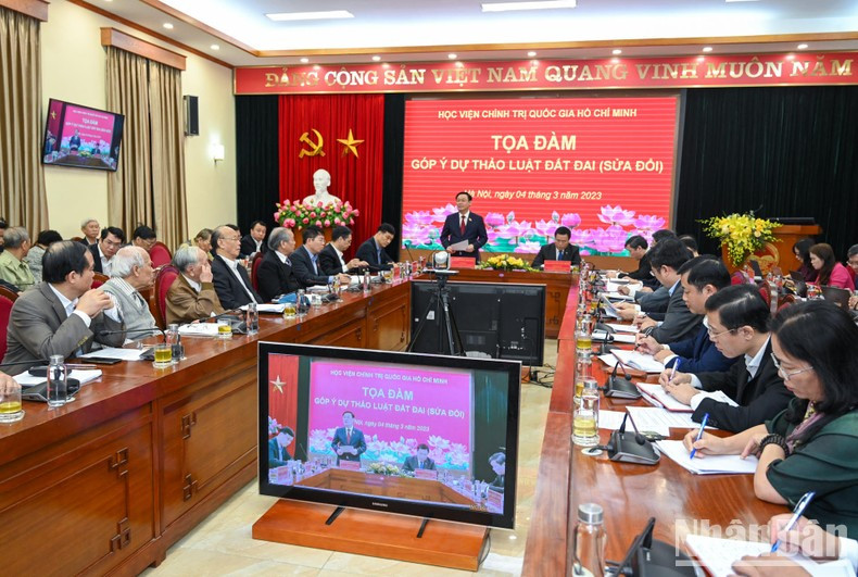Panorama de la reunión, efectuada en la Academia Política Nacional de Ho Chi Minh. Panorama de la reunión, efectuada en la Academia Política Nacional de Ho Chi Minh.