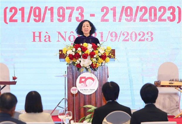 La miembro del Buró Político y permanente del Secretariado del Comité Central del Partido Comunista de Vietnam y jefa de su Comisión de Organización, Truong Thi Mai, habla en el evento. (Fotografía: VNA)