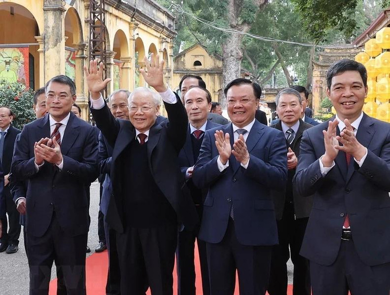 El dirigente y delegados a la actividad. El dirigente y delegados a la actividad.