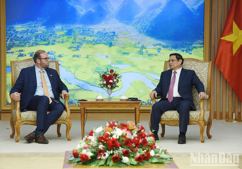 En la reunión. En la reunión.