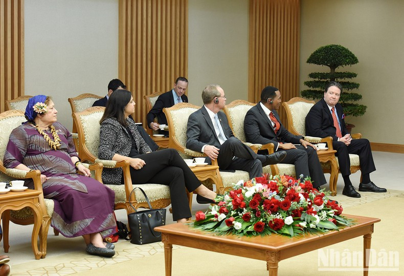 Delegados de la parte estadounidense. Delegados de la parte estadounidense.