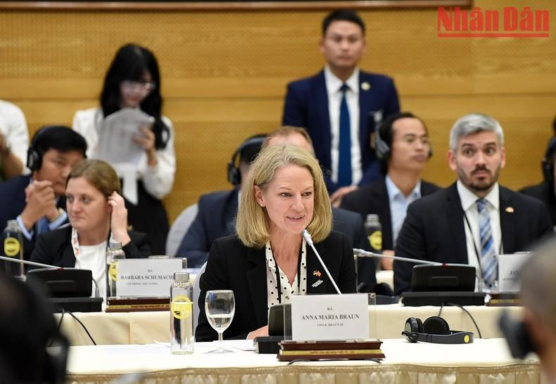 Una ejecutiva empresarial de la nación europea. Una ejecutiva empresarial de la nación europea.