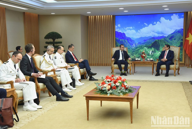 Delegados de la parte francesa. Delegados de la parte francesa.