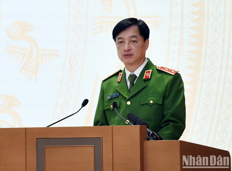 El viceministro de Seguridad Pública Nguyen Duy Ngoc resume el despliegue del Proyecto 06 durante el año pasado.