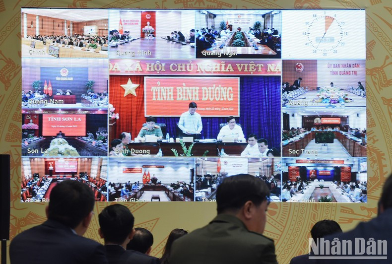 La cita fue transmitida en vivo desde la sede del Gobierno, en Hanói, a los Comités Populares de los municipios participantes.