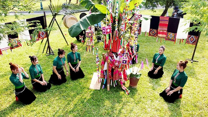 El festival refleja singularidades sobre las creencias y el arte de sus practicantes. El festival refleja singularidades sobre las creencias y el arte de sus practicantes.