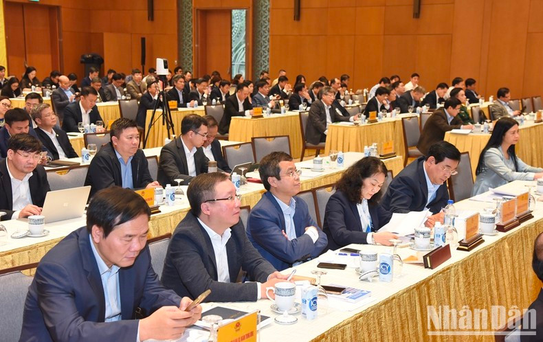 Los delegados participan de modo virtual o presencial. Los delegados participan de modo virtual o presencial.