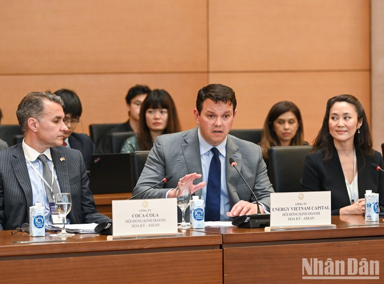 Un representante del grupo ENERGY VIETNAM CAPITAL. Un representante del grupo ENERGY VIETNAM CAPITAL.