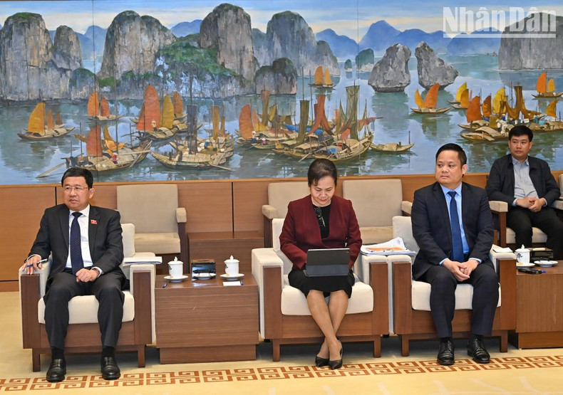 Funcionarios vietnamitas en la cita. Funcionarios vietnamitas en la cita.