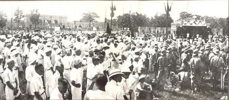 Ciudadanos de todas las clases se reúnen en la plaza de Ba Dinh en la mañana del 2 de septiembre de 1945. (Fotografía: VNA) Ciudadanos de todas las clases se reúnen en la plaza de Ba Dinh en la mañana del 2 de septiembre de 1945. (Fotografía: VNA)